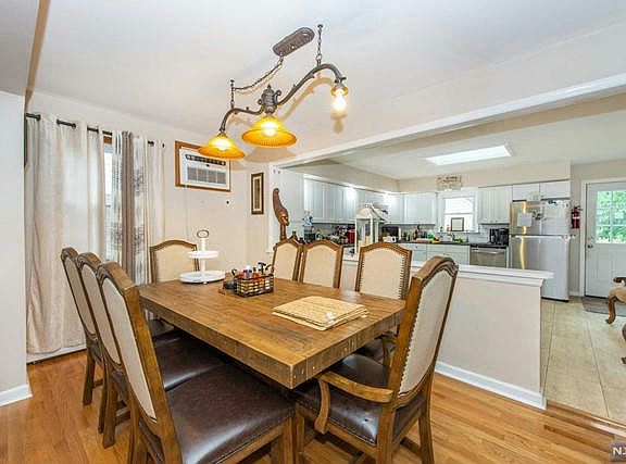 4th image of 226 Martha Ave