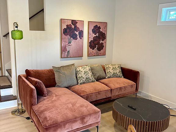 5th image of 11 Skyline Way NE