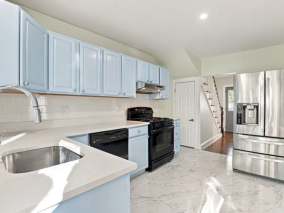4th image of 105 Reed Ave