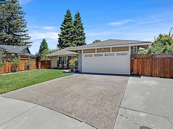 3rd image of 8 Bath Ct