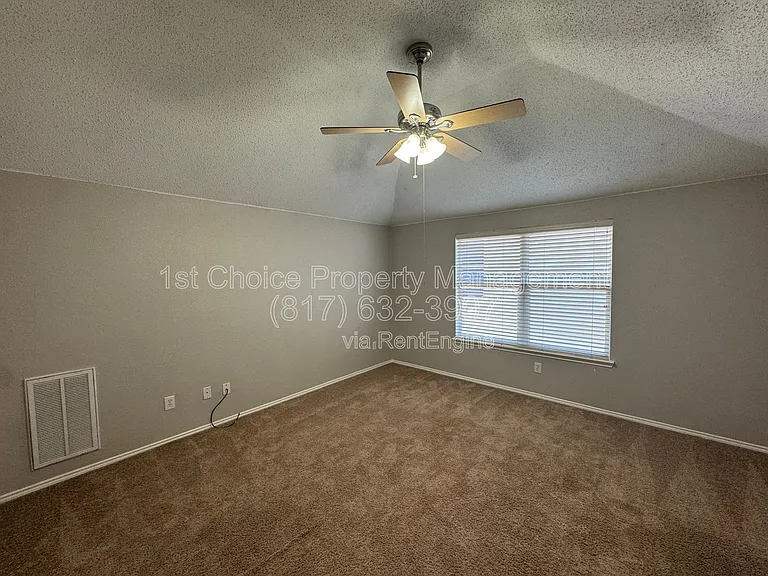 304 E Clover Park Dr — Photo 13