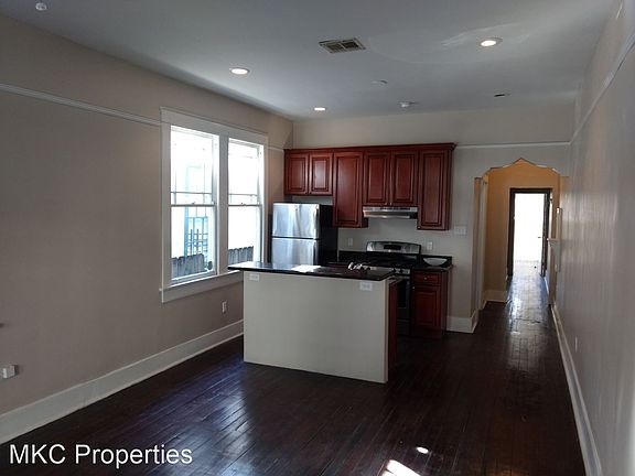 3rd image of 634 Poland Ave