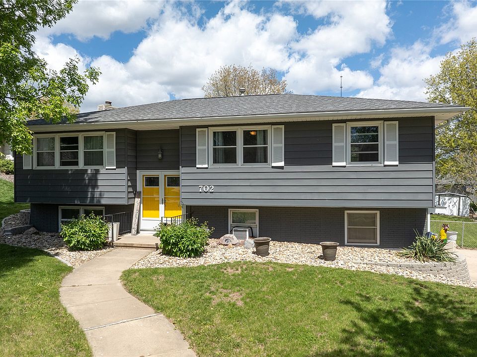 1st image of 702 Fernwood Dr NE