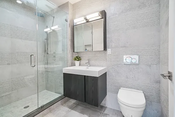 Sold by Avenue Sotheby's International Realty | media 19
