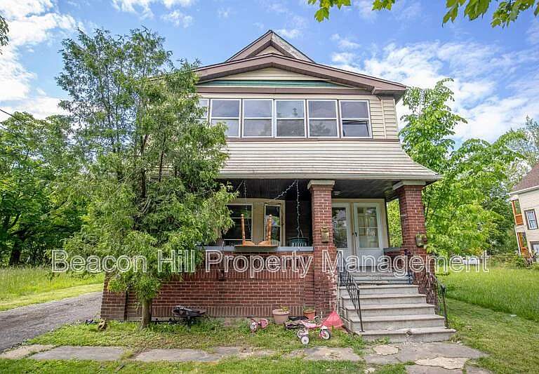 12007 Parkview Ave — Photo 2