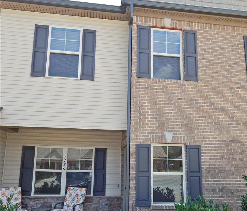 1st image of 1726 Stonebriar Dr NE