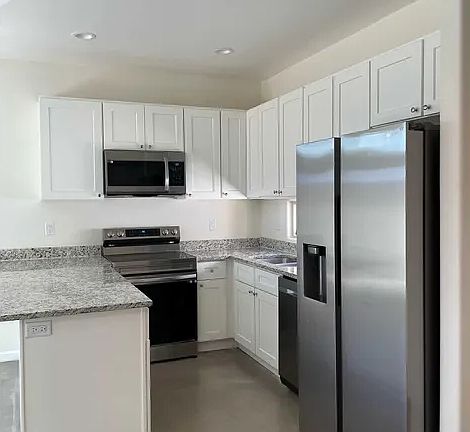 4th image of 3532-3540 N Country Club Rd #1211