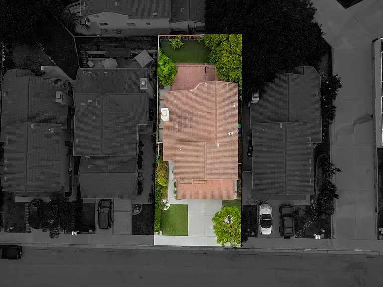 25075 Sanoria St — Photo 4