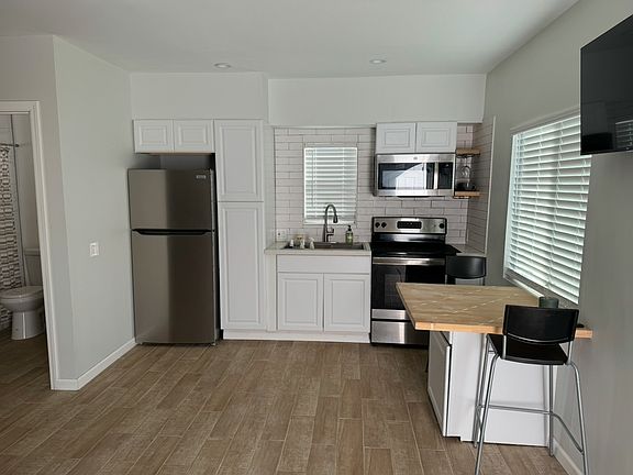 3rd image of 813 W Avenue J6