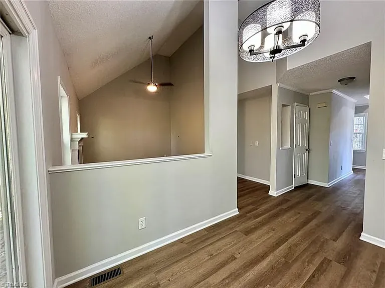 4019 Sherry Ct — Photo 15