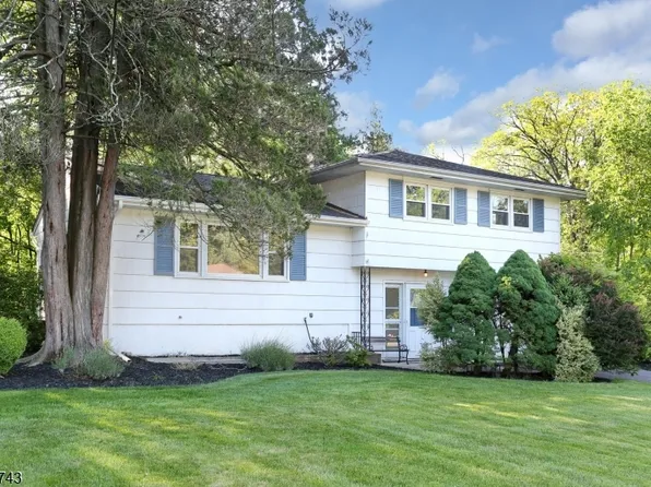38 Dante Pl, Waldwick Boro, NJ 07463