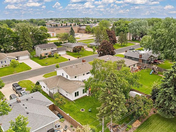 2nd image of 1296 Pinewood Dr