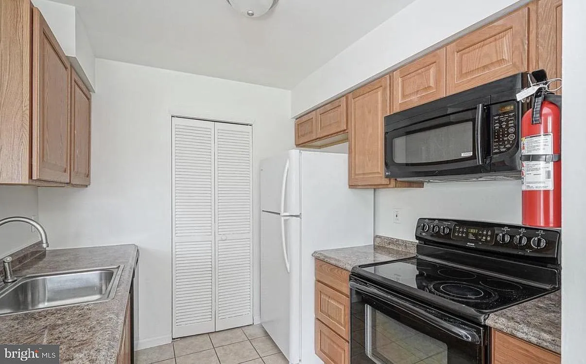 2 bed, 2.0 bath, 1112 sqft, $2,150 — Photo 2