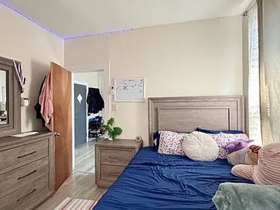4th image of 1058 Burke Ave #2