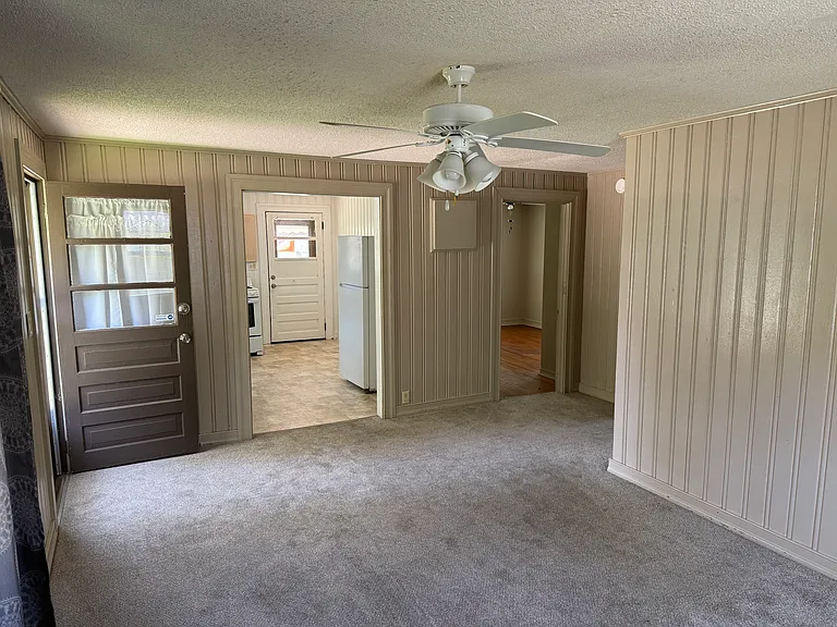 302 S Johnson St — Photo 2