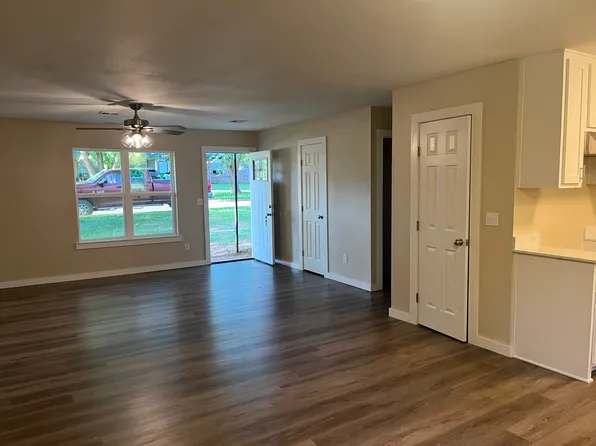 326 E Cloud St, Bristow, OK 74010