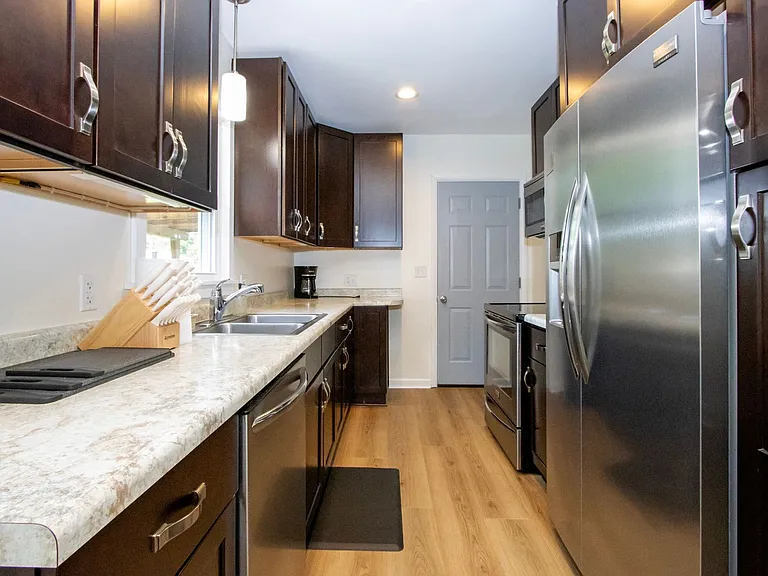 1720 W Hill Dr — Photo 8
