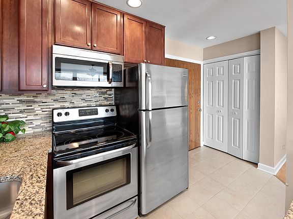 2nd image of 6020 Oakwood Dr APT 2F