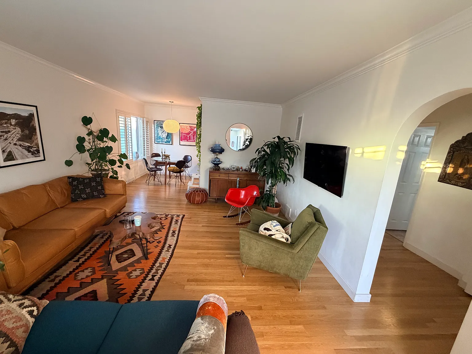 2 bed, 900 sqft, $5,200 — Photo 2