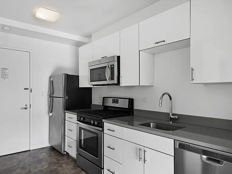 607 W 161st St #F — Photo 4