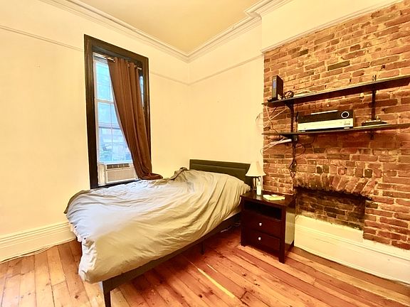 4th image of 214 Saint James Pl #2RA