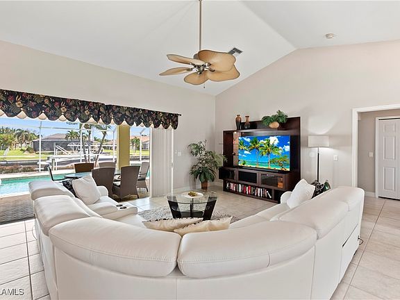 5th image of 4537 SW 11th Ave
