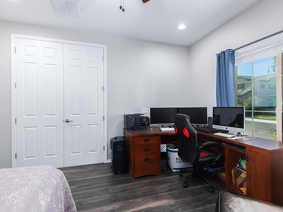 4th image of 1026 W Spur Dr