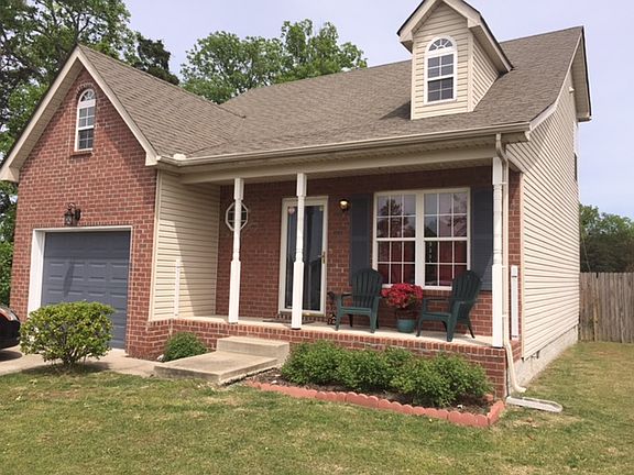 Welcome to 913 Pin Oak Drive
