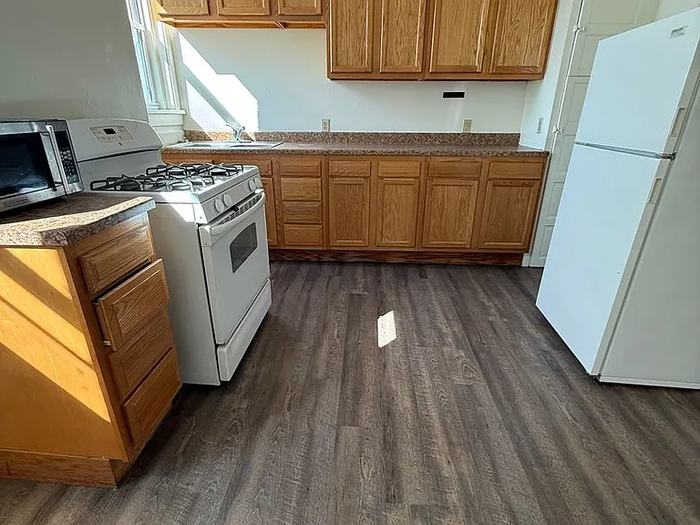 6 S Fremont Ave — Photo 19