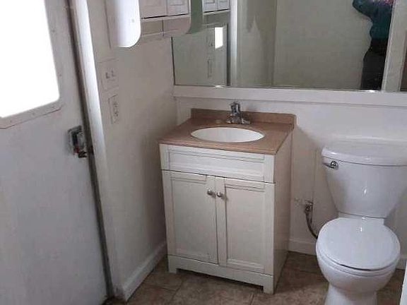5th image of 1090 N Lyon Ave