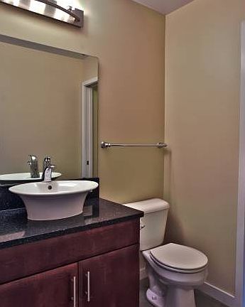 3rd image of 1635 Washington Ave APT 403