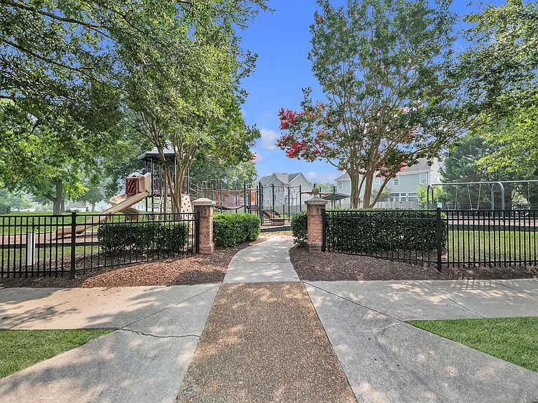 2404 Caitlan Loch Ln — Photo 45