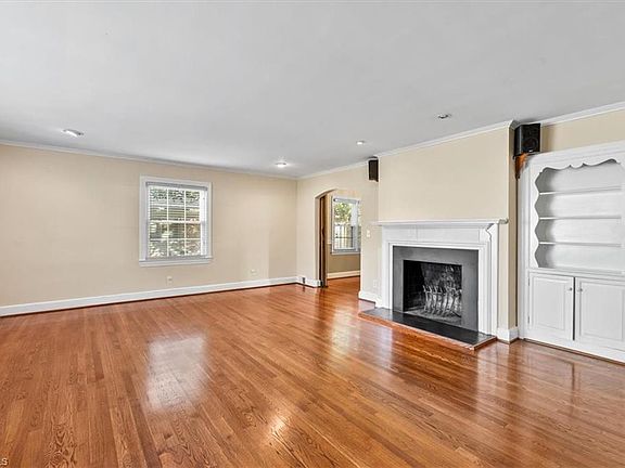 3rd image of 1809 W Market St