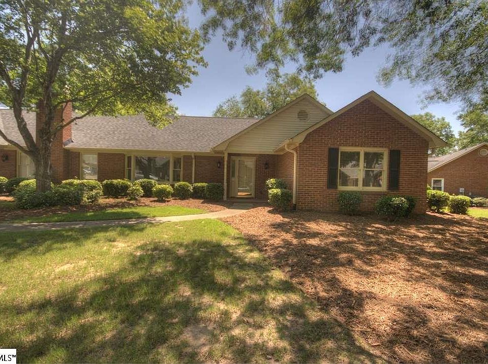 1st image of 11 Fairoaks Dr