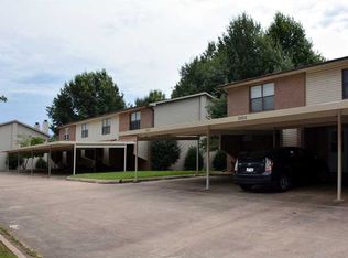 2003 N East Oaks Dr, Fayetteville, AR 72703
