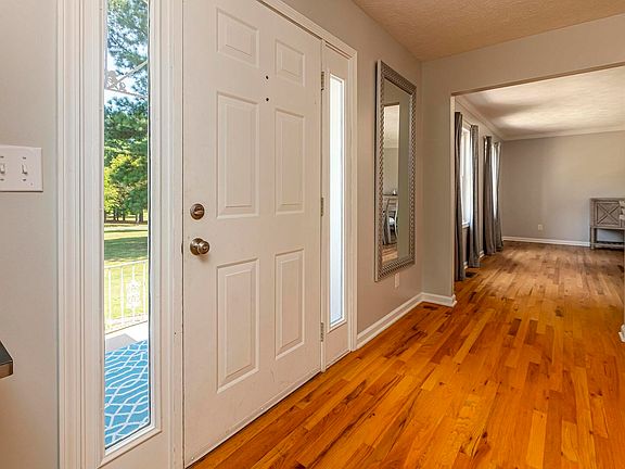 4th image of 24 Pinewood Dr