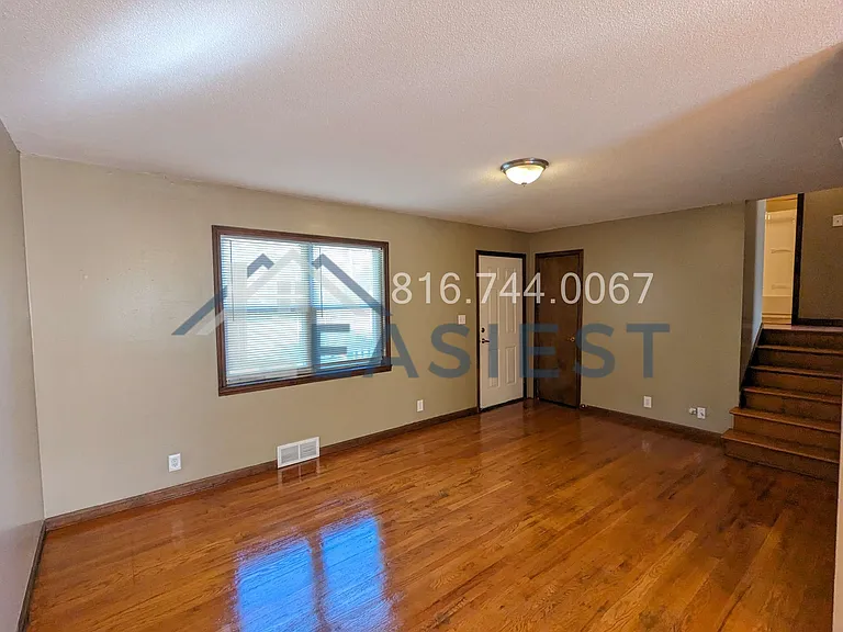 405 NE Orchard St #A — Photo 4