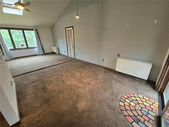 5th image of 159 Heather Dr