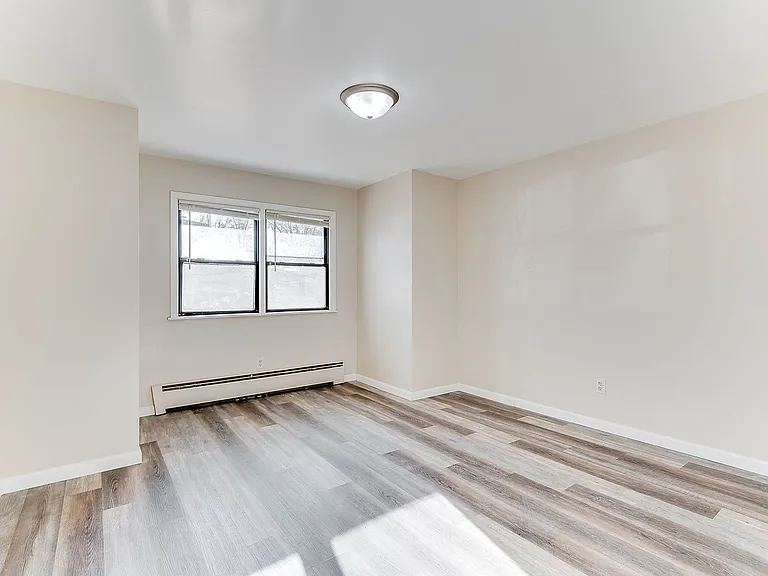 Trailway Apartments — Photo 45