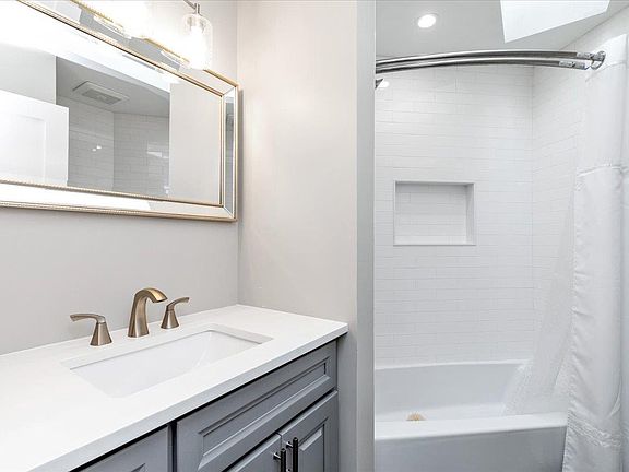 3rd image of 37 Hamlet Dr #37