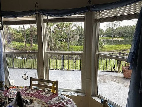 3rd image of 425 Forest Ln