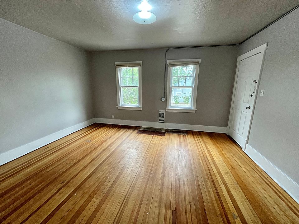 1st image of 1210 E 1st St #3