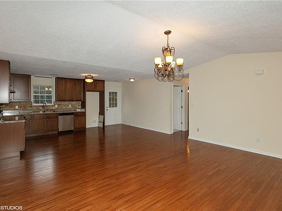 5th image of 442 Freeman Dr