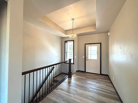 5th image of 659 Reed St