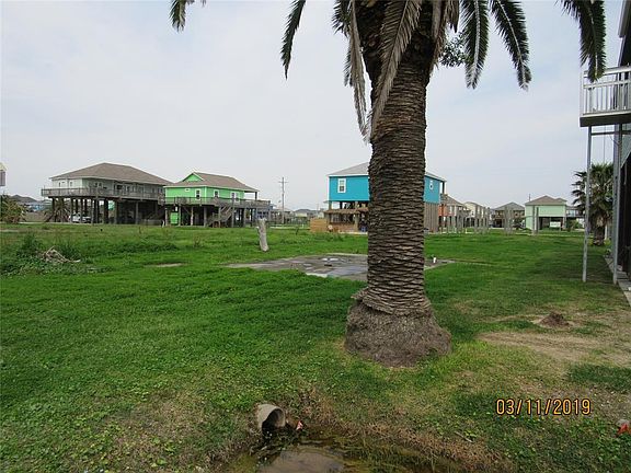 2nd image of 872 Holiday Dr