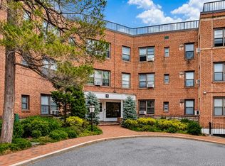 3 town house Place #3c, Great Neck, NY 11021