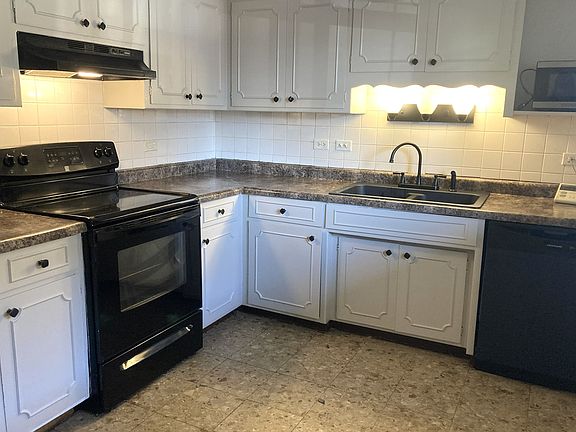 4th image of 4755 W 101st St APT 101