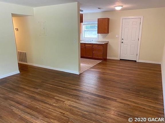 3rd image of 2100 SE 51st St
