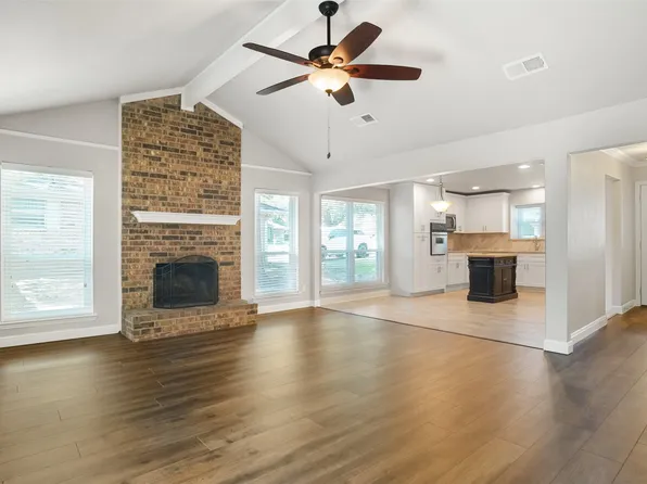 7912 Irish Dr, North Richland Hills, TX 76180