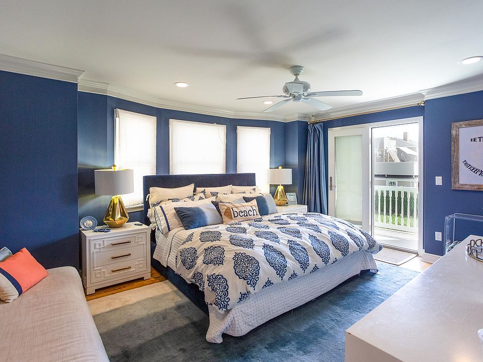Primary bedroom. King size bed and balcony.